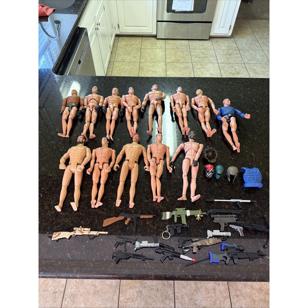 Huge Vintage Hasbro GI Joe Lot Of 14 Action Figures w/weapons READ Toys Dolls